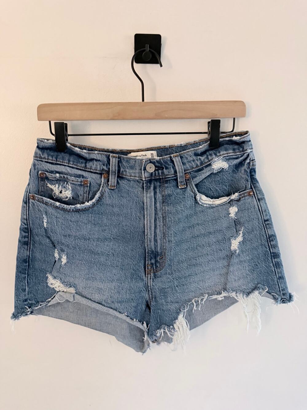 Abercrombie & Fitch High Rise Mom Distressed Frayed Shorts-Size 30